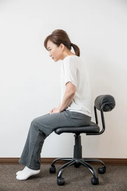 姿勢の悪さ 顎関節症になってしまう原因 飯田橋IB歯科 飯田橋駅徒歩1分